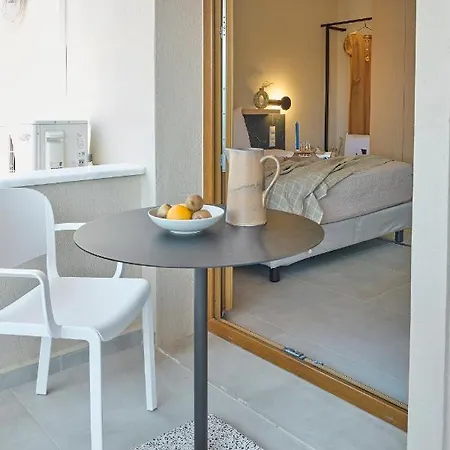 Apartment Icon- 3 *